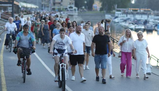 Prva ovogodišnja Osječka ljetna noć izmamila je na ulice tisuće Osječana i gostiju