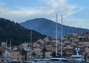 Puno bolja situacija je na Hvaru: “Nastavit će se aktivno gasiti požar”