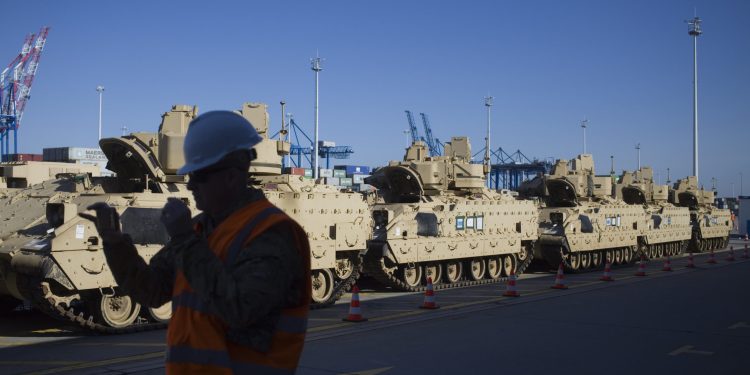 SAD šalje tenkove i topove blizu ukrajinske granice
