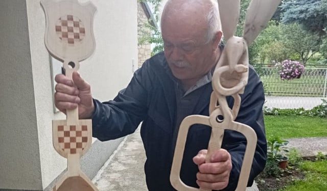 SAMOUKI MAJSTOR Ramski umirovljenik Ivan izrađuje gusle, neke su završile i u Austriji i Švicarskoj