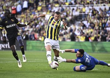 ŠOK ZA HAJDUK? Džeko hoće Split, ali… Fener je dobio i službenu ponudu iz Saudijske Arabije | NACIONAL.HR