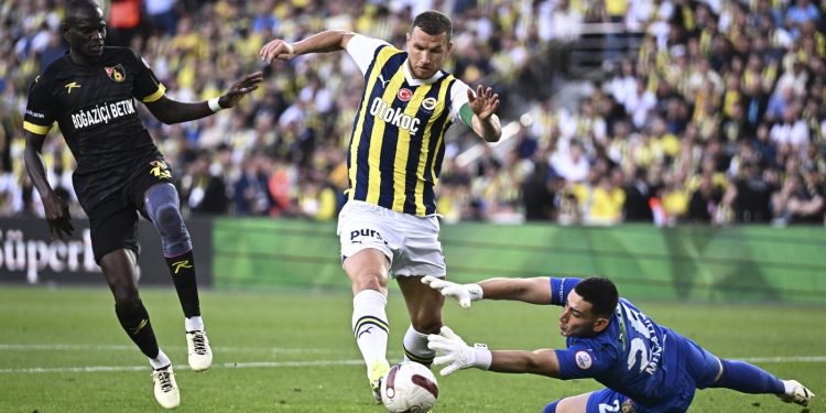 ŠOK ZA HAJDUK? Džeko hoće Split, ali… Fener je dobio i službenu ponudu iz Saudijske Arabije | NACIONAL.HR