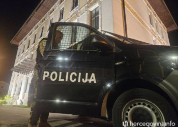 STRAH OD SUKOBA Policija na ulicama Mostara