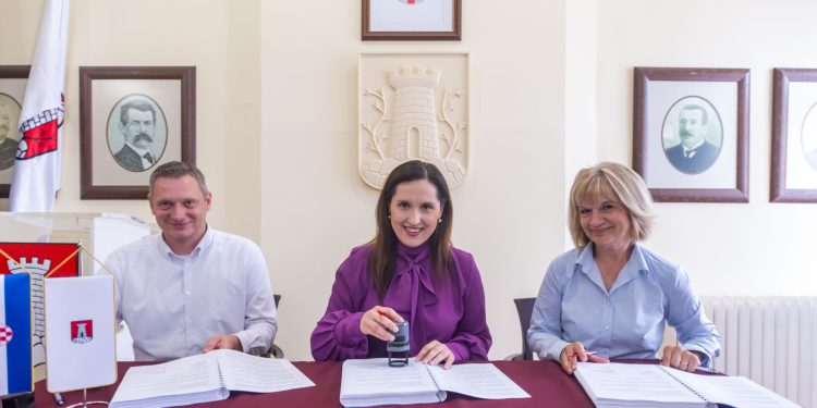 Samobor će dobiti novu školu: Potpisani Ugovori o rekonstrukciji i dogradnji