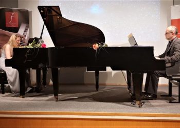 Sjajni zagrebački pijanistički duo Ivančić-Cikojević Papandopulovim “Horoskopom” očarao Bečane