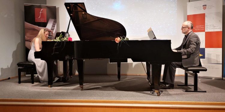 Sjajni zagrebački pijanistički duo Ivančić-Cikojević Papandopulovim “Horoskopom” očarao Bečane