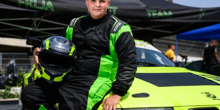 Slobodna Dalmacija – Najmlađi drifter na natjecanju u Splitu ima tek 13 godina, mama puca od ponosa: Prvi put je za volan sjeo s 8 godina…