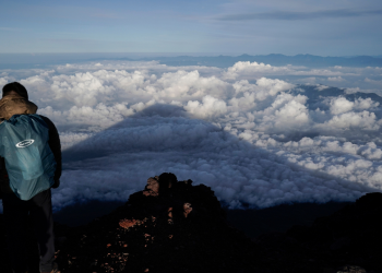 Spasioci rade na izvlačenju 3 tijela otkrivena na japanskoj planini Fuji