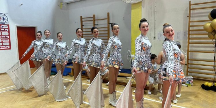 Splitske mažoretkinje briljirale na regionalnom prvenstvu Dalmacije u Kaštel Starom