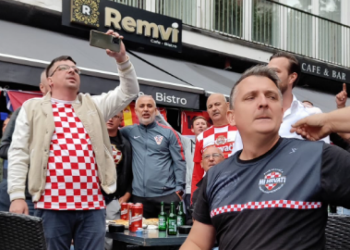 Sportske novosti – Hrvatski navijač slomio se po dolasku u Berlin, potekle i suze: ‘Sad sam na minus 10’