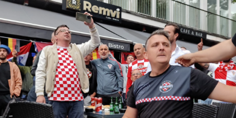 Sportske novosti – Hrvatski navijač slomio se po dolasku u Berlin, potekle i suze: ‘Sad sam na minus 10’