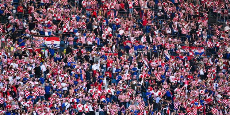 Sportske novosti – Hrvatski nogometaši nisu ostvarili željeni rezultat, ali su zato navijači apsolutni pobjednici Eura