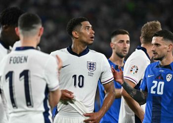 Sportske novosti – Izludio Srbe, a onda se ugasio: Frustrirana zvijezda sebi je u bradu mrmljala samo jednu riječ