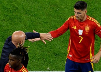 Sportske novosti – Luda situacija u hrvatskoj grupi: Nevjerojatni Španjolac mijenja kompletnu momčad, svih 11 igrača, čak i vratara!