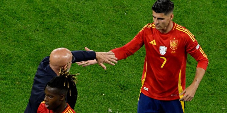 Sportske novosti – Luda situacija u hrvatskoj grupi: Nevjerojatni Španjolac mijenja kompletnu momčad, svih 11 igrača, čak i vratara!