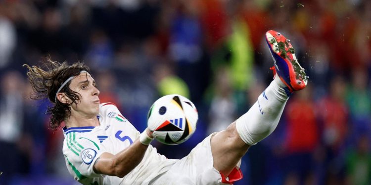 Sportske novosti – Na površinu su isplivali svi limiti i boljke Italije, sve se vrti oko čovjeka bez kojeg su ‘tanki’