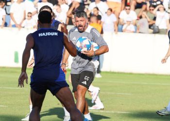 Sportske novosti – Navijači vjeruju u novi Hajduk, čekaju se Džeko i Rakitić, ali evo tko je bio glavna priča na ludom treningu