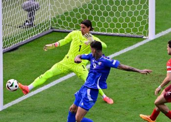 Sportske novosti – ‘Ne mogu vjerovati da su ovi jadnici izbacili Hrvatsku!; ‘Bolje da smo ispali, nego da se dodatno sramotimo’