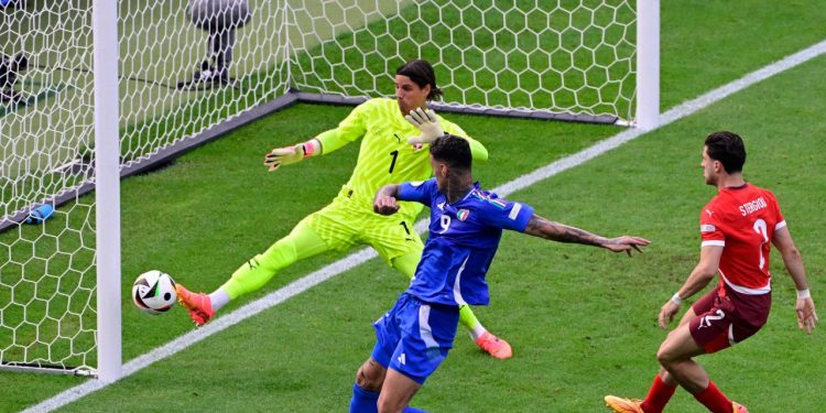 Sportske novosti – ‘Ne mogu vjerovati da su ovi jadnici izbacili Hrvatsku!; ‘Bolje da smo ispali, nego da se dodatno sramotimo’