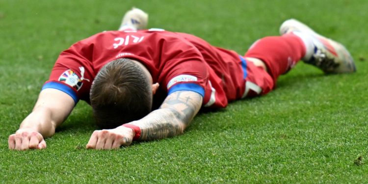 Sportske novosti – Novi skandal potresa srpski nogomet: Djelatnici iz Saveza pokupili sve premije za Euro, a što je s igračima?