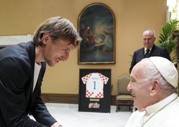 Sportske novosti – Pogledajte što su Vatreni donijeli papi Franji, Dalić poručio: ‘Naš slogan je samo jedna riječ’