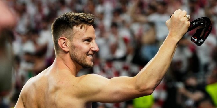 Sportske novosti – Rakitić dobio pitanje hoće li potpisati za Hajduk. Evo što je odgovorio
