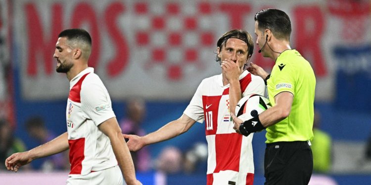 Sportske novosti – Šef Uefinih sudaca otkrio zašto su potjerali Makkelieja: ‘Trebao je vidjeti tu situaciju’