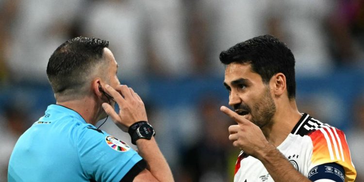 Sportske novosti – UŽIVO: Nijemci zabili već u četvrtoj minuti, krenula je luda proslava gola, a onda se oglasio sudac