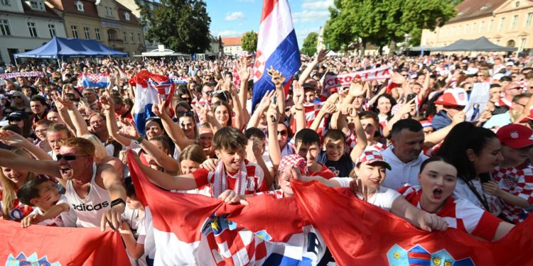 Sportske novosti – VIDEO: Ovako nešto se ne pamti prije nastupa Vatrenih! I dobro je da Dalić i društvo nisu držali govore…