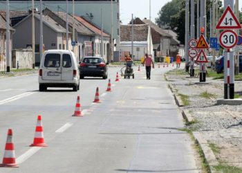 Strossmayerovom ravno, skretanja u Kanižlićevu nema