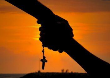 Svećenik molio devetnicu krunice za župljanina, dogodilo se čudo: ‘Odmah su pali na pod’