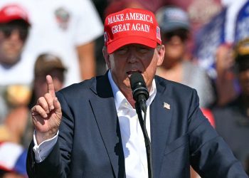 Trump poručio biračima da je Bidenova politika ‘najveći problem’