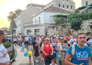 U Imotskom održan Hod za život: “Ne postoji pravo na prekid života, postoji samo pravo na život”