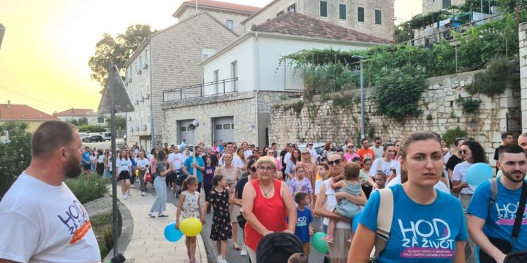 U Imotskom održan Hod za život: “Ne postoji pravo na prekid života, postoji samo pravo na život”