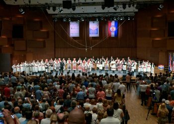 U dvorani Vatroslava Lisinskog emocije na vrhuncu: Stiglo 1500 potomaka Hrvata iz Amerike i Kanade