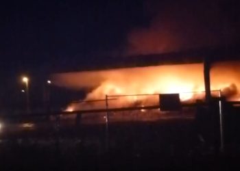 U gluho doba noći gorio glomazni otpad na Jakuševcu, vatrogasci ga jedva ugasili: ‘Prestrašno’