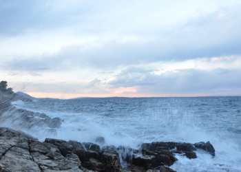 UDARI BURE I NEVERINI Narančasti meteoalarm u podvelebitskom području!