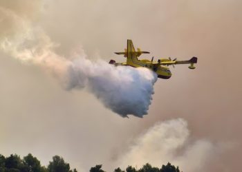 VIDEO Gori Perun: Vatrogascima pomažu kanader i airtractor