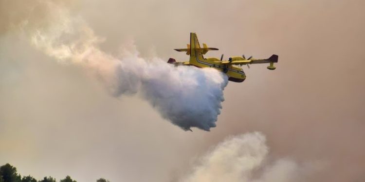 VIDEO Gori Perun: Vatrogascima pomažu kanader i airtractor