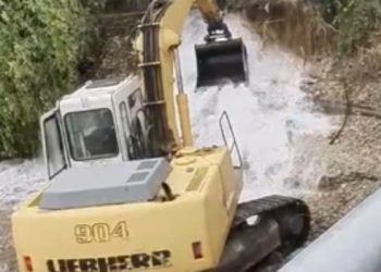 VIDEO Radovi na rekonstrukciji raskrižja kod hotela ‘Ero’ nisu dobro počeli, pukla vodovodna cijev