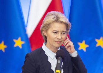Von der Leyen pod sve većim pritiskom dok se EU liberali raspadaju