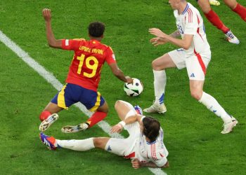 YAMAL KRŠI ZAKON U Njemačkoj mlađi od 18 godina ne smiju raditi iza 20 sati. Španjolska igra od 21:00 | NACIONAL.HR