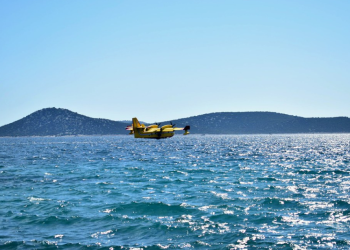 Zračne protupožarne snage tijekom vikenda gasile dva velika požara u Dalmaciji
