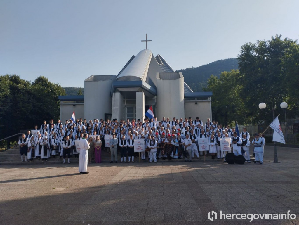 Državna smotra folklora Hrvata u BiH