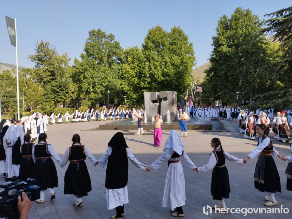 Državna smotra folklora Hrvata u BiH