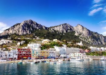 POPULARNI TALIJANSKI OTOK Stigla voda, turisti ponovno mogu na Capri | NACIONAL.HR