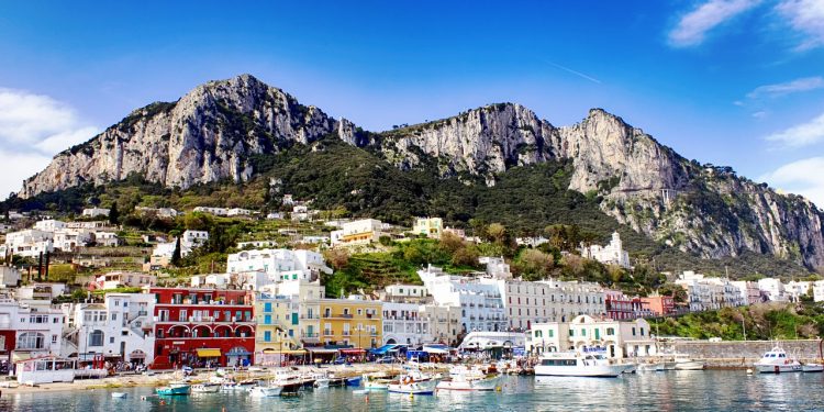 POPULARNI TALIJANSKI OTOK Stigla voda, turisti ponovno mogu na Capri | NACIONAL.HR