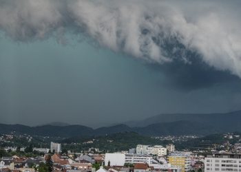 Jednom dijelu Hrvatske usred toplinskog vala prijeti strašno nevrijeme: U srijedu bi moglo biti svega