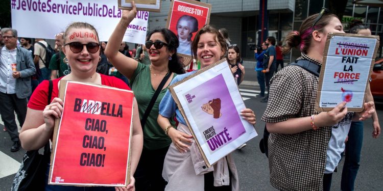 ‘NE MOŽEMO TO DOPUSITI’ Diplomati poslali peticiju protiv pobjede krajnje desnice u Francuskoj | NACIONAL.HR