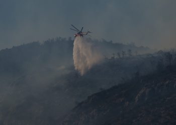 BORBA S VATROM Vatrogasci gase požar kod Atene, gusti oblak dima iznad grčke prijestolnice | NACIONAL.HR